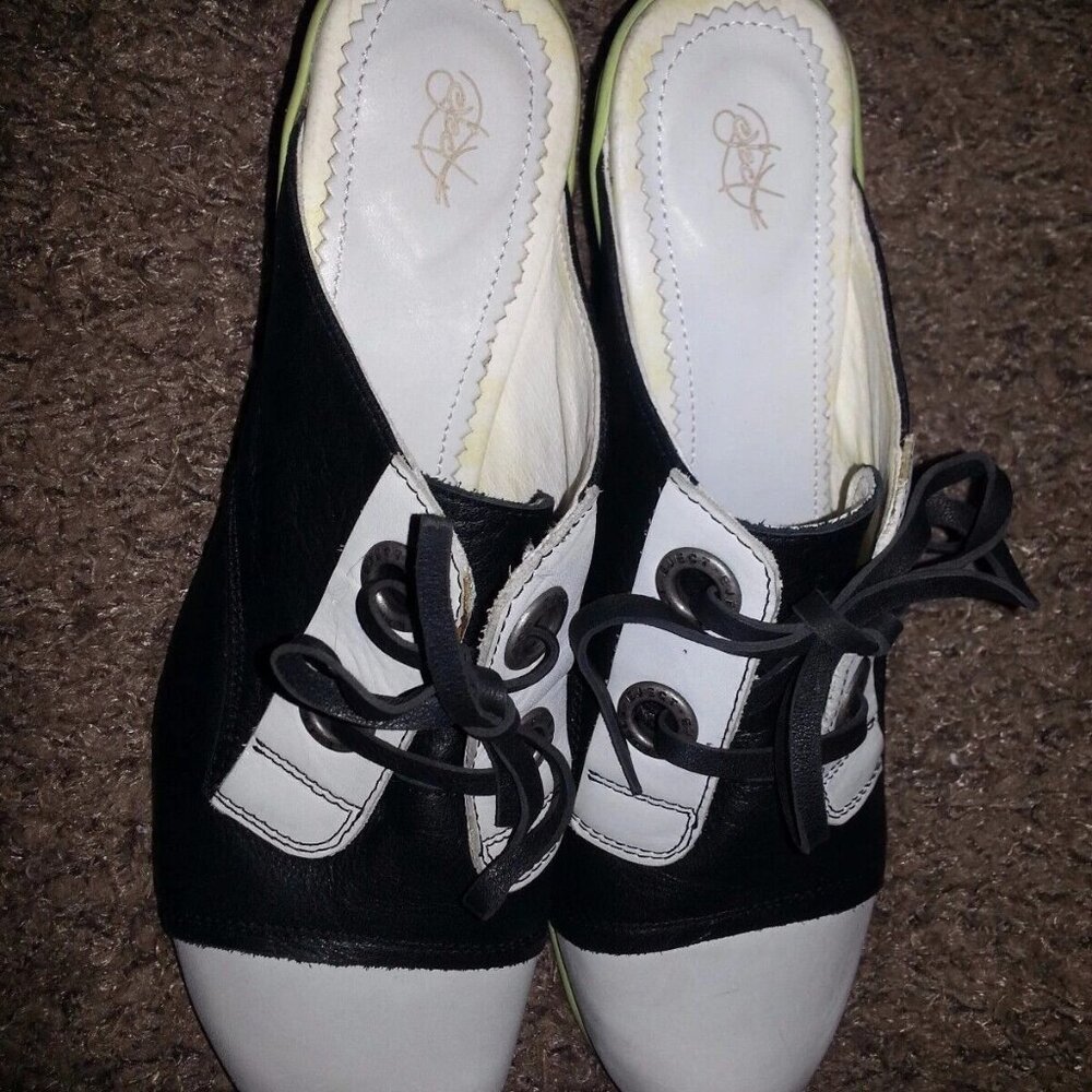 EJECT Portugal-Oxford Style Slip Ons-Black/Off White Leather-Sz 41-10.5 US-NM - Picture 6 of 7
